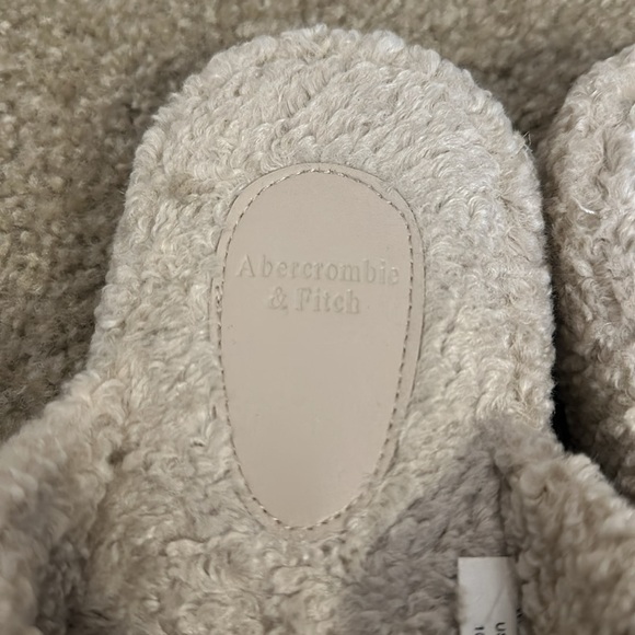 Abercrombie & Fitch Slippers - Picture 2 of 4